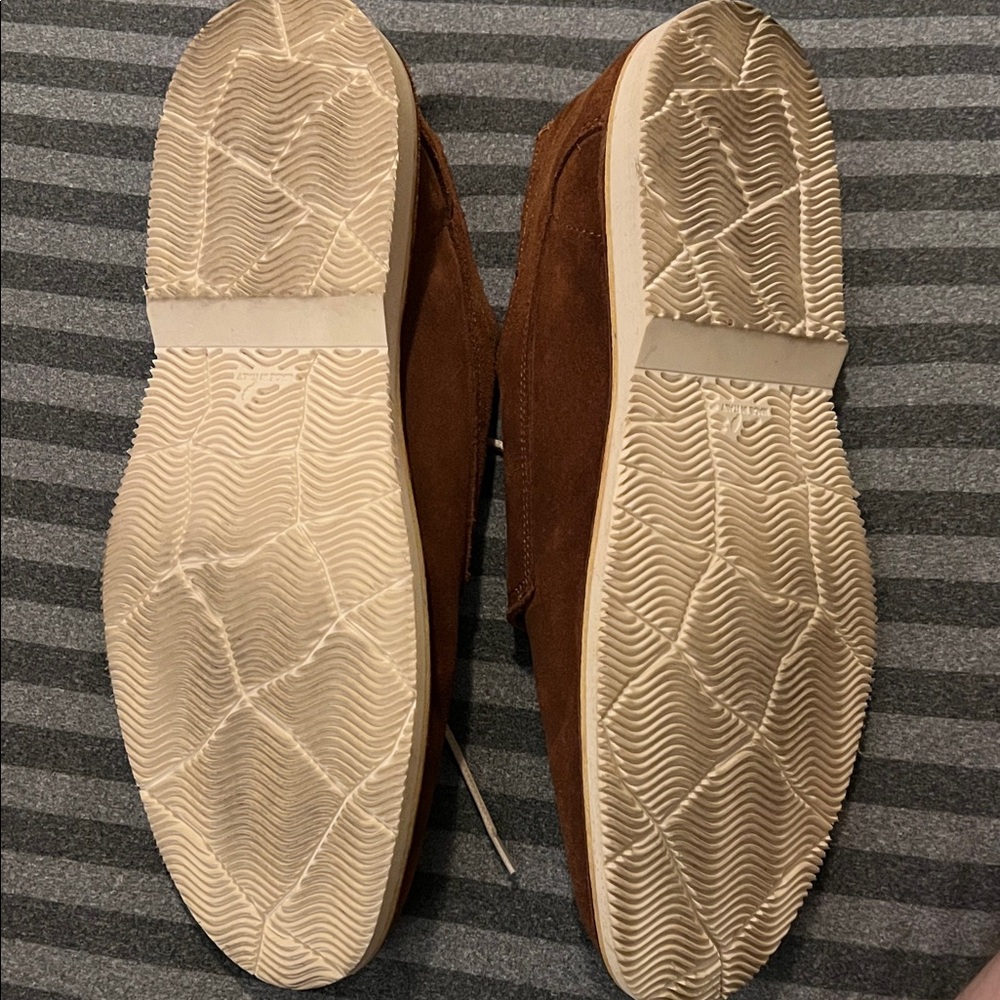 Kenneth Cole Brown Suede Shoes with Cream Laces - Picture 2 of 3